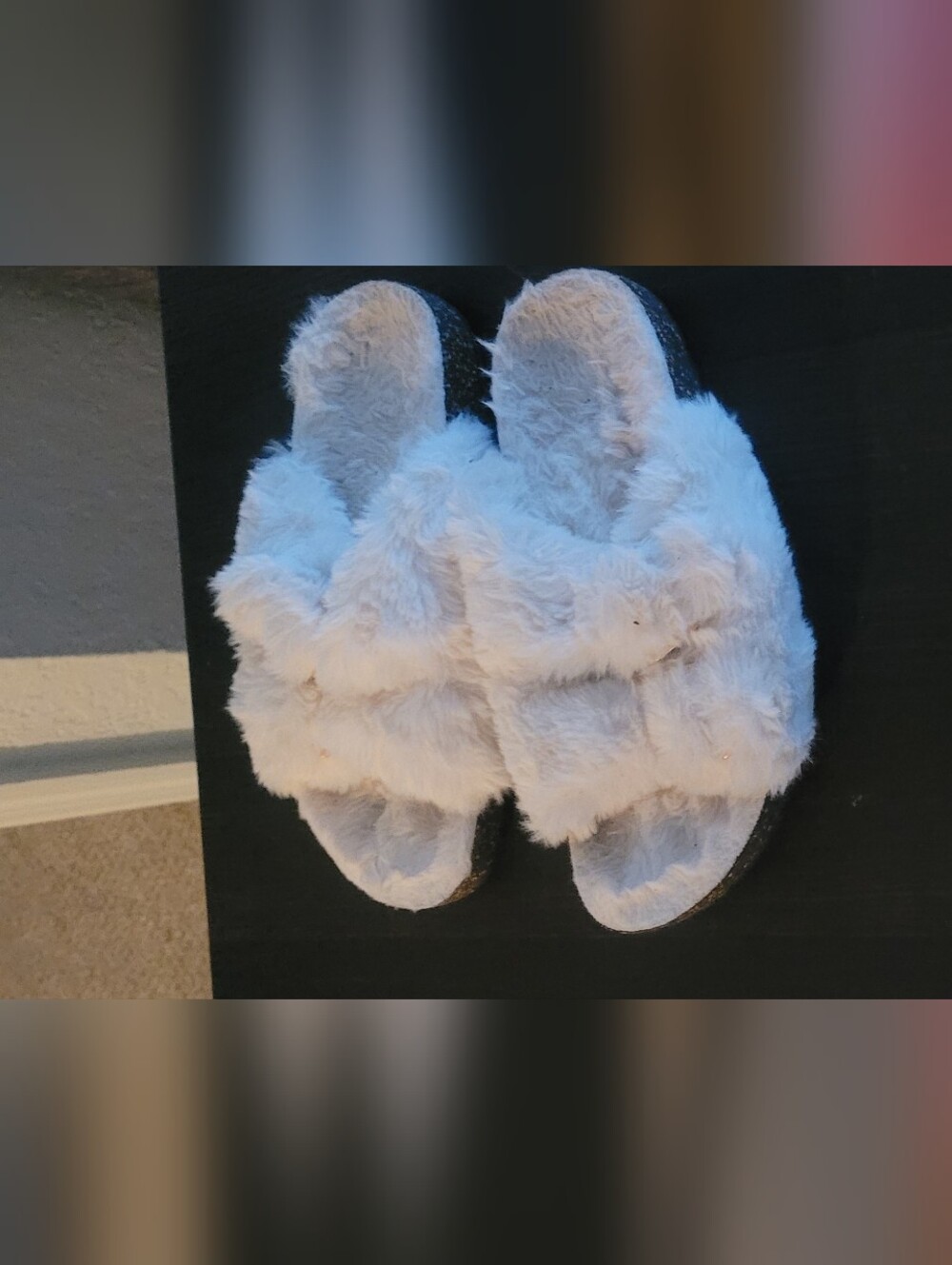 Cozy Women's White Faux Fur Slide Slippers